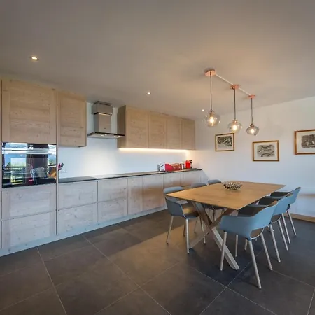 La Foret 5 - Access - Centre Station *